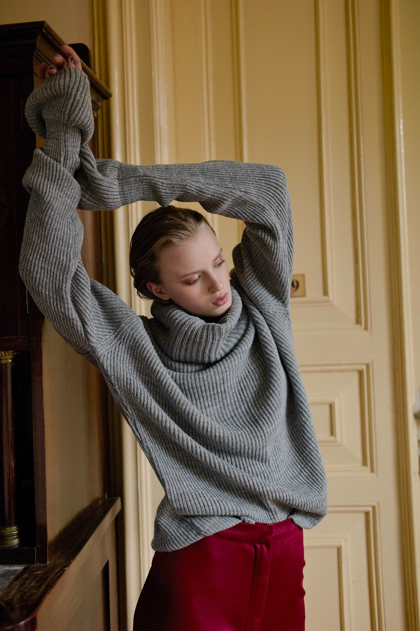 Natalie Kolyozyan Muffle Gri Devrik Kazak Görünümü, Introverted AW18, görsel 2
