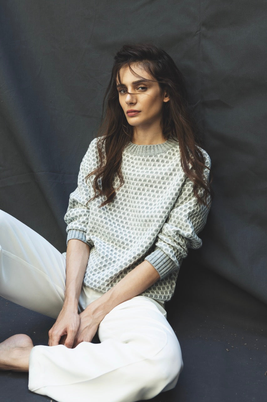 Natalie Kolyozyan Draft Bisiklet Yaka Kazak Görünümü, Point of Origin AW15