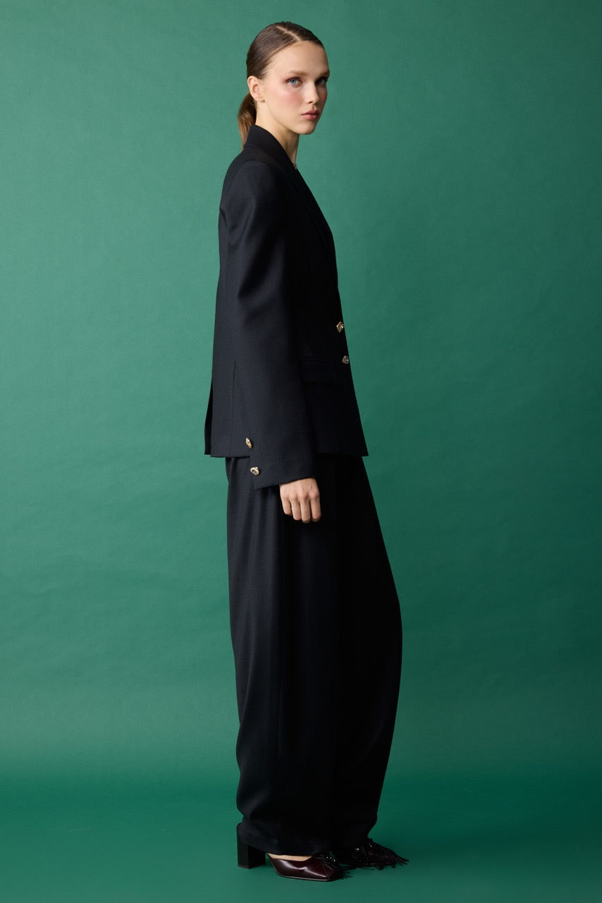 Natalie Kolyozyan Basalt Siyah Yün Blazer Ceket, Relief AW26, Look 18 kampanya görseli